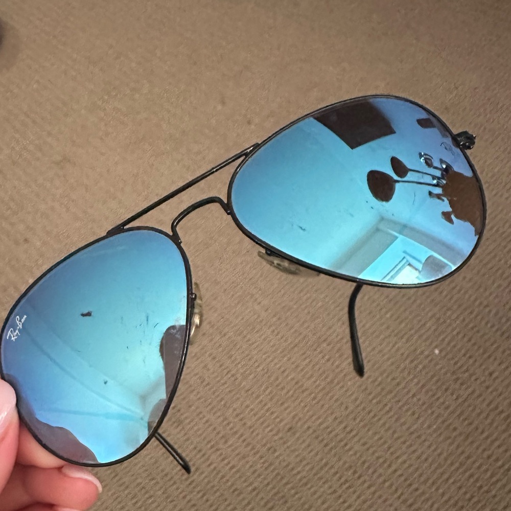 Blue Ray van aviators